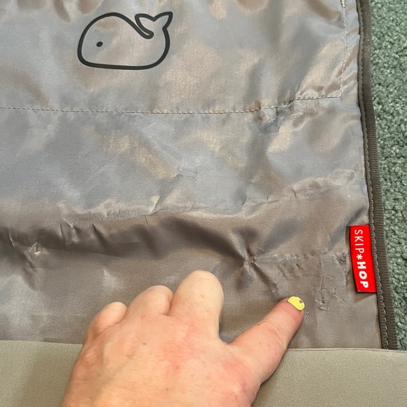 ☃️ 3/$15 Skip Hop All In One Kneeler & Elbow Saver - Picture 8 of 9